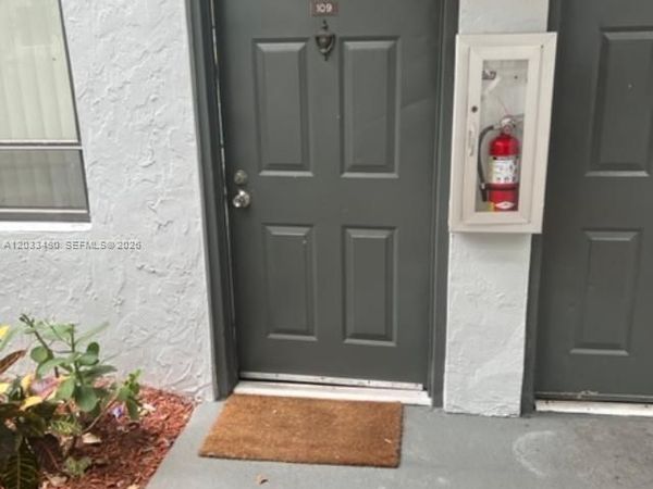 1880 N Congress Ave , Unit 109, West Palm Beach, FL 33401