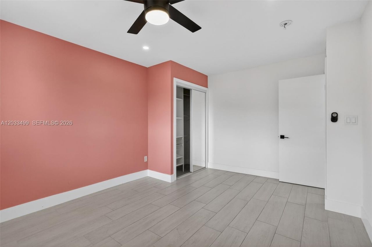 877 NE 195th St , Unit 422, Miami, FL 33179 Photo