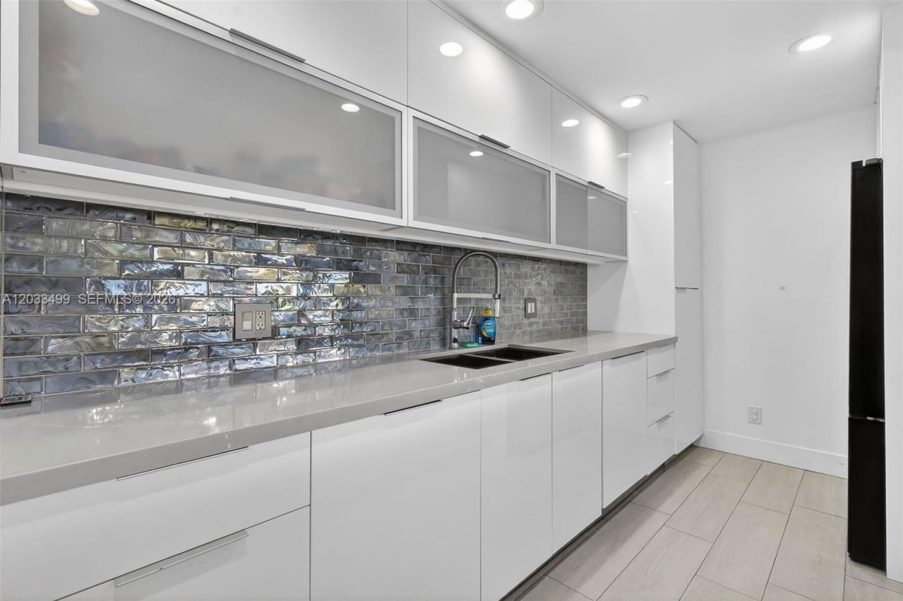 877 NE 195th St , Unit 422, Miami, FL 33179 Photo