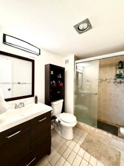 2450 NE 135th St , Unit 704, North Miami, FL 33181 Photo