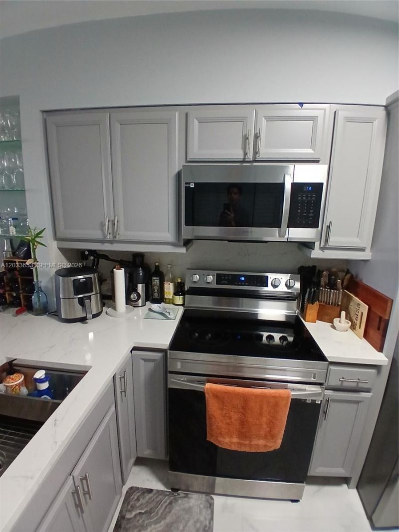 5099 NW 7th St, Unit 303, Miami, FL 33126 Photo