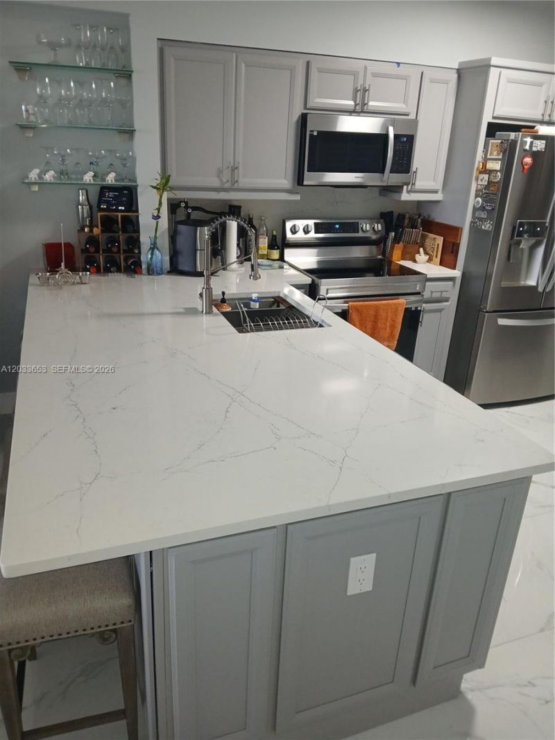 5099 NW 7th St, Unit 303, Miami, FL 33126 Photo