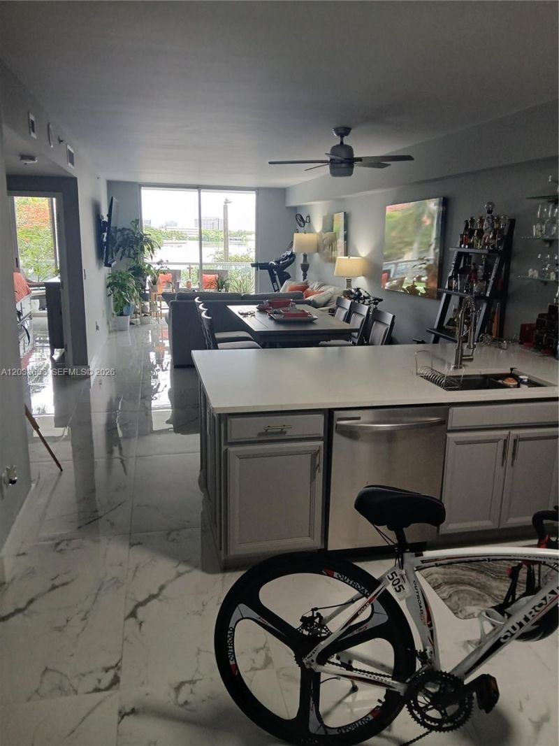 5099 NW 7th St, Unit 303, Miami, FL 33126 Photo