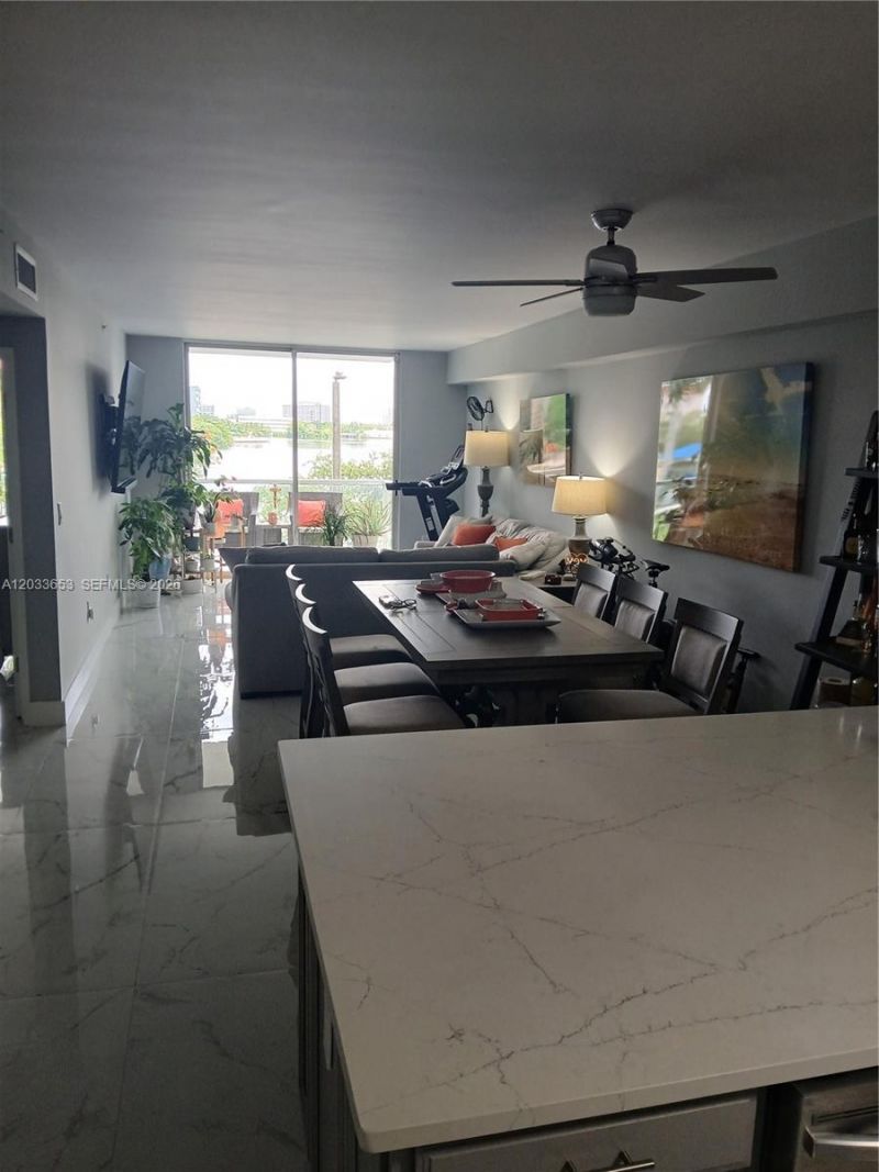 5099 NW 7th St, Unit 303, Miami, FL 33126 Photo