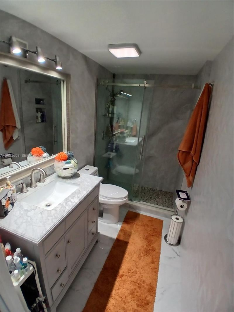 5099 NW 7th St, Unit 303, Miami, FL 33126 Photo