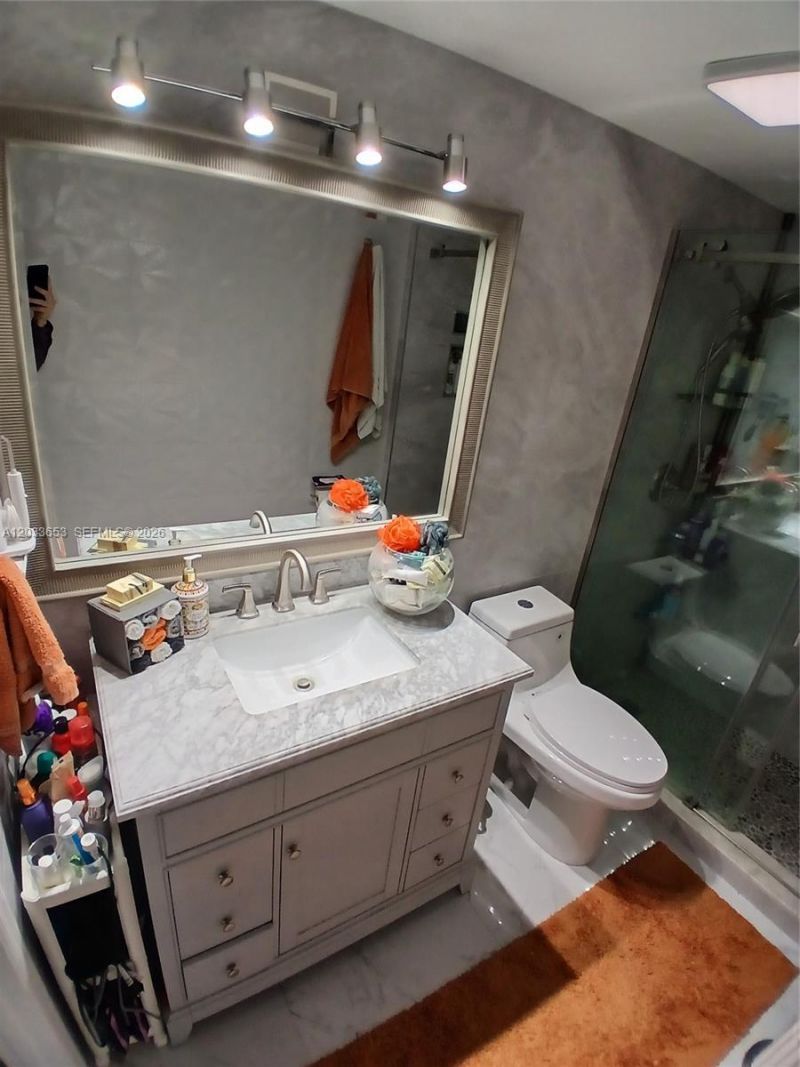 5099 NW 7th St, Unit 303, Miami, FL 33126 Photo