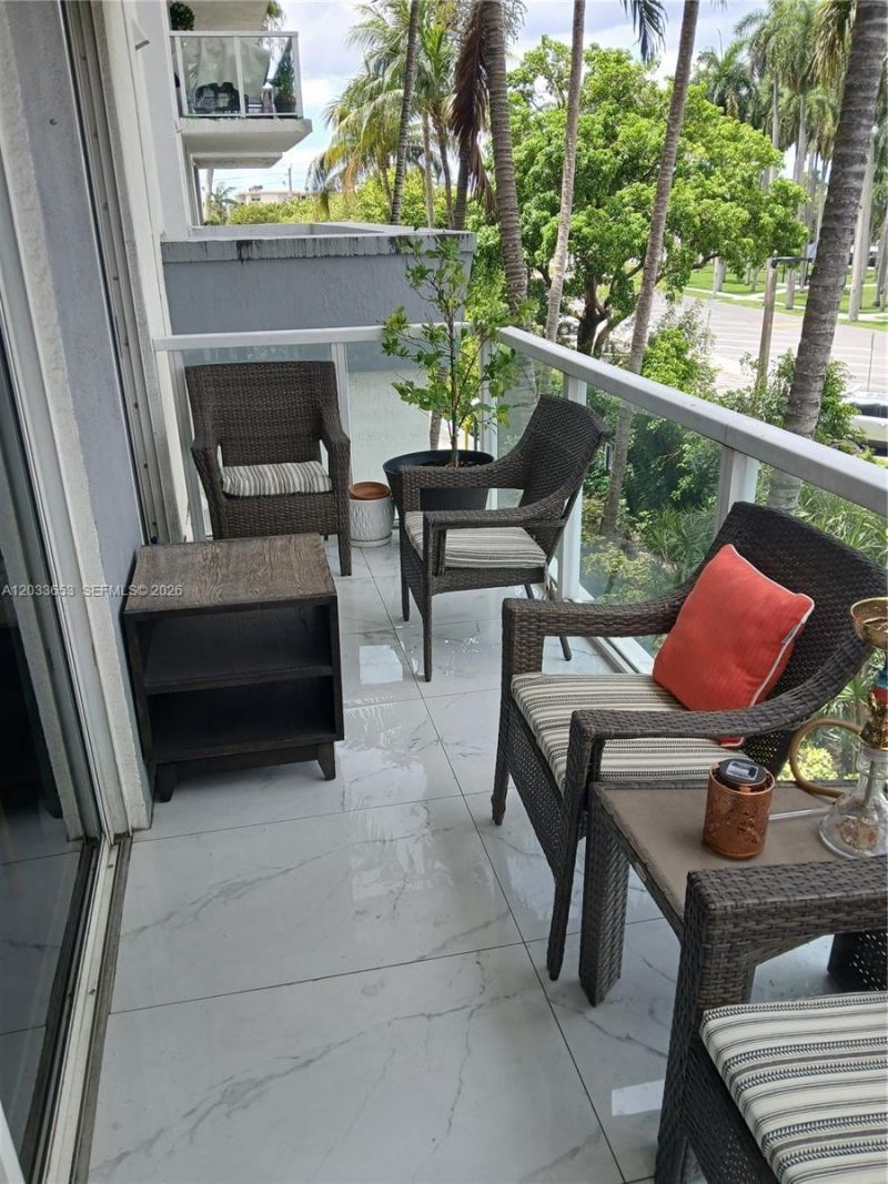 5099 NW 7th St, Unit 303, Miami, FL 33126 Photo