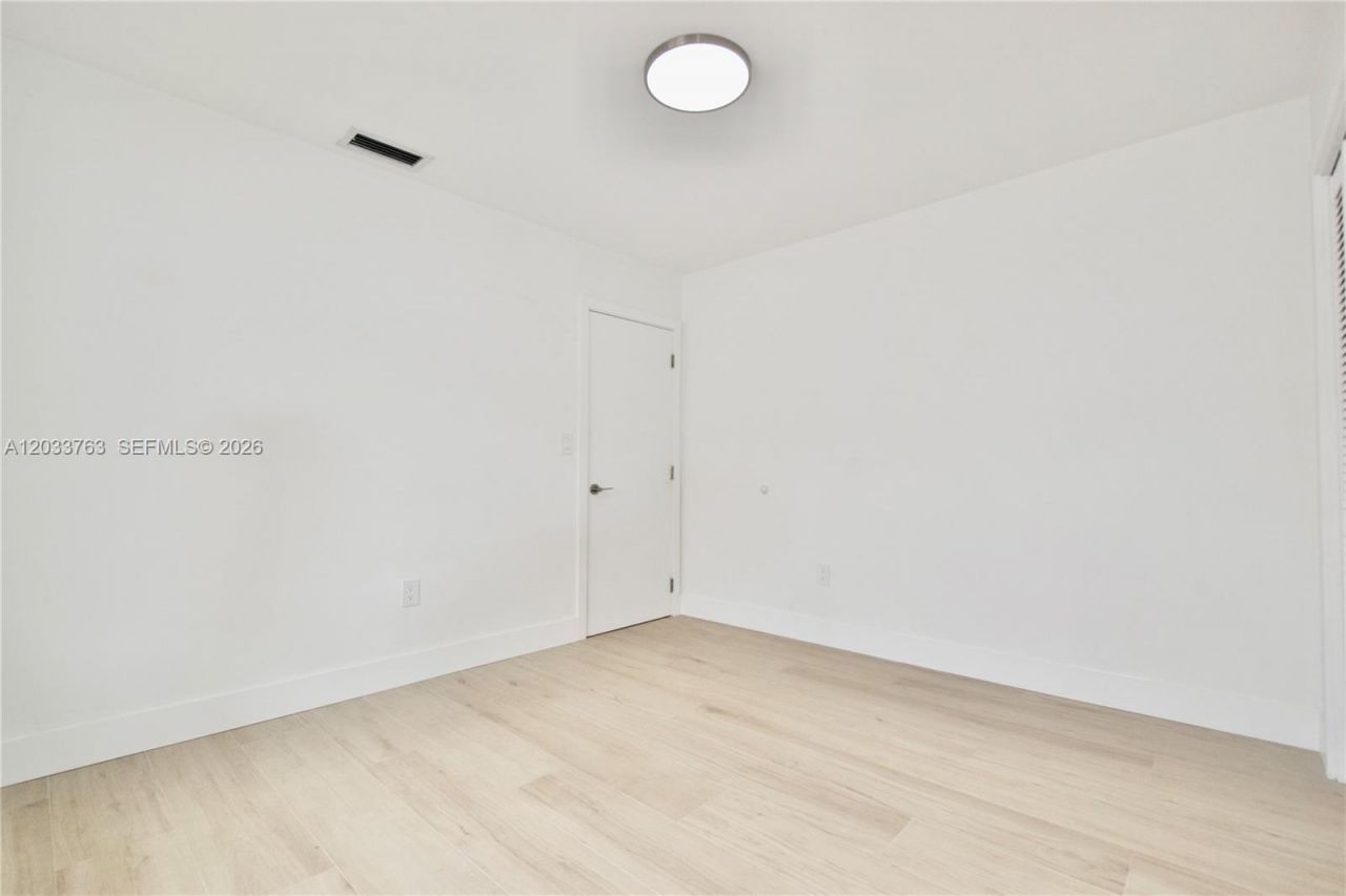3143 SW 26th St , Unit 3143, Miami, FL 33133 Photo