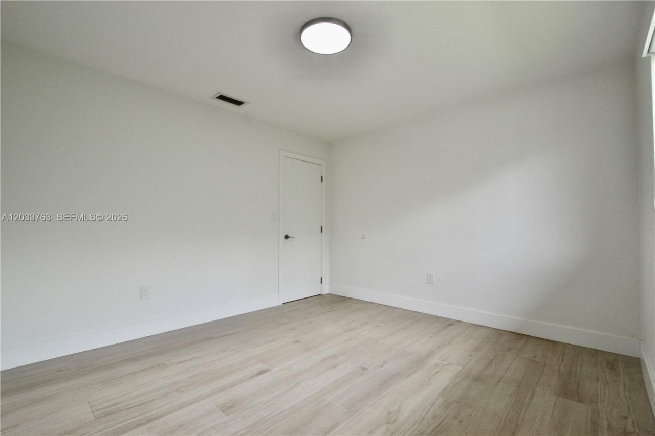 3143 SW 26th St , Unit 3143, Miami, FL 33133 Photo