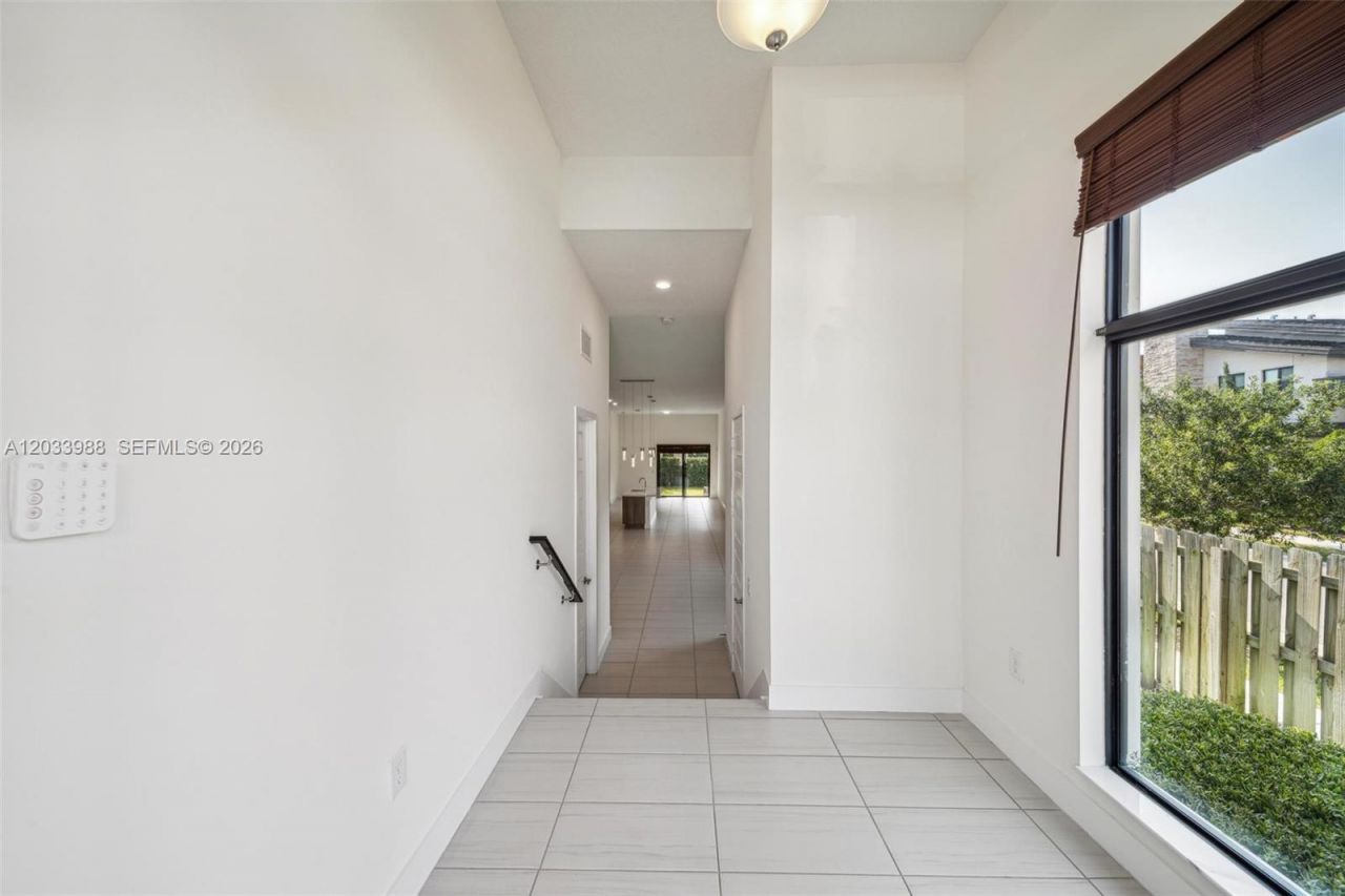 7635 NW 103rd Pl , Doral, FL 33178 Photo
