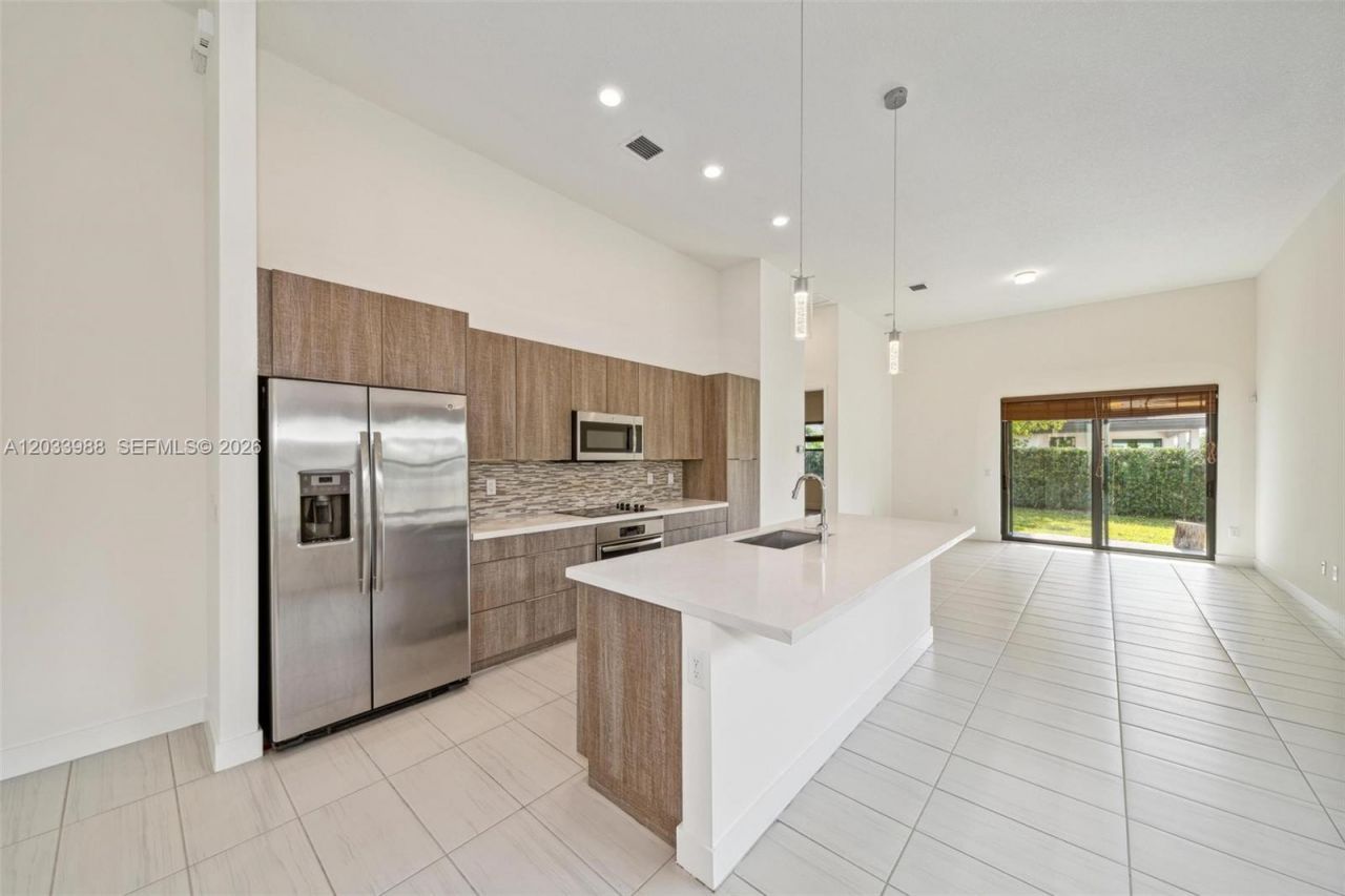 7635 NW 103rd Pl , Doral, FL 33178 Photo