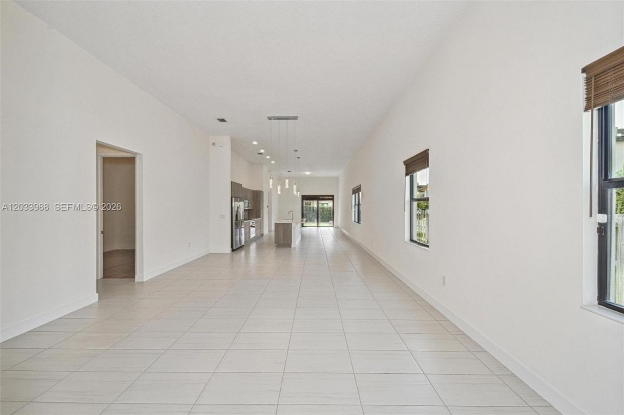 7635 NW 103rd Pl , Doral, FL 33178 Photo