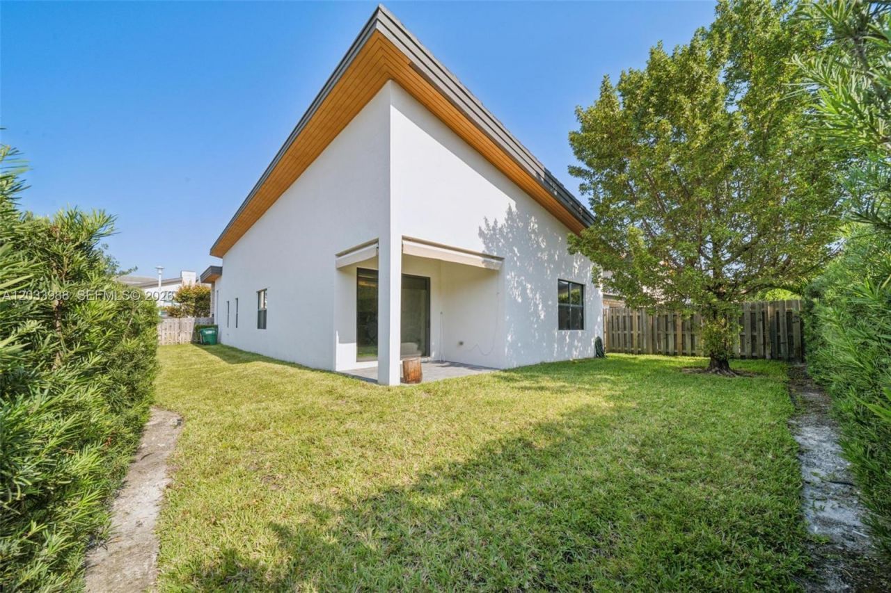 7635 NW 103rd Pl , Doral, FL 33178 Photo