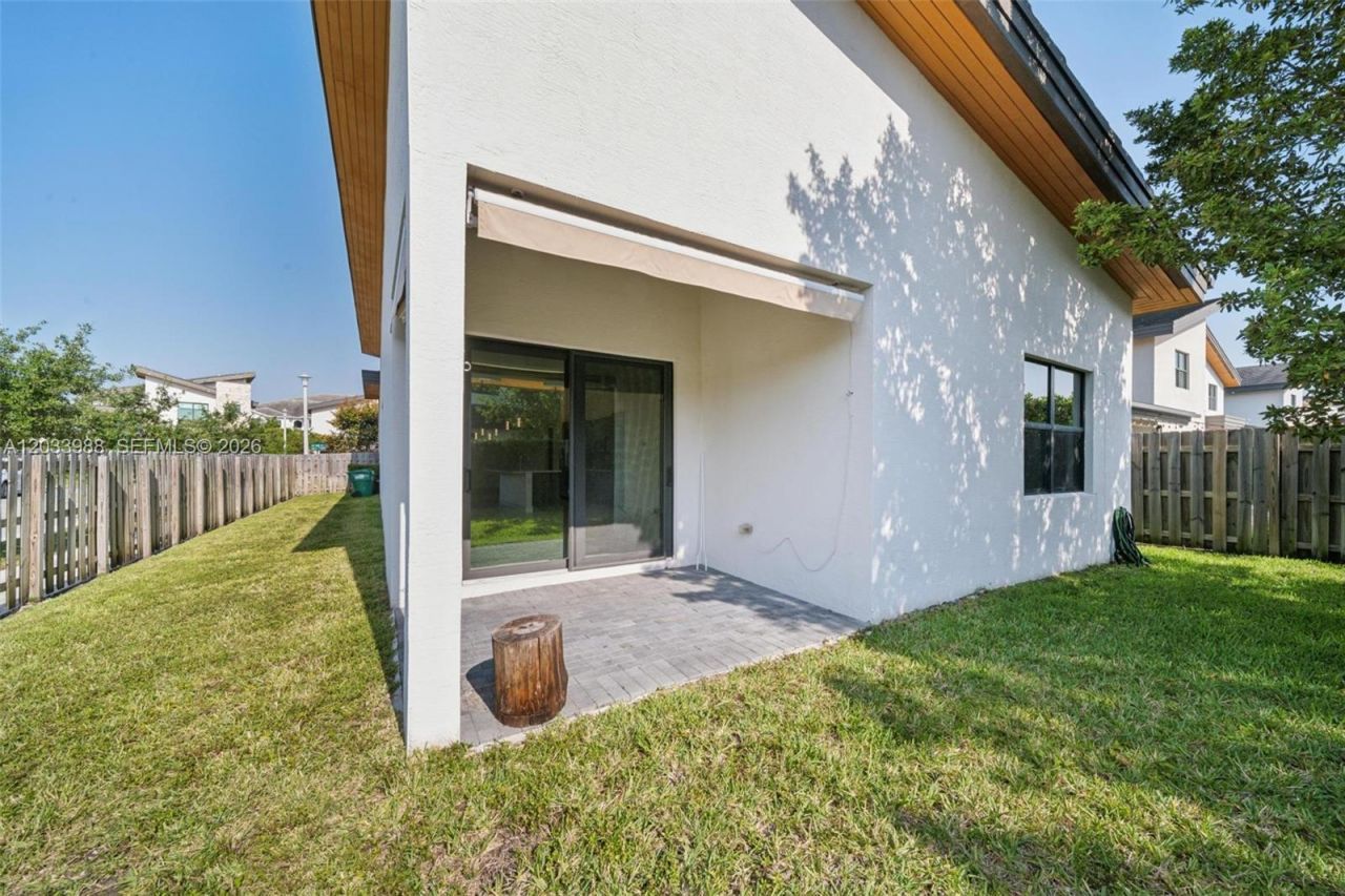 7635 NW 103rd Pl , Doral, FL 33178 Photo