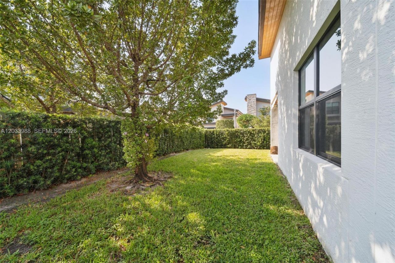 7635 NW 103rd Pl , Doral, FL 33178 Photo