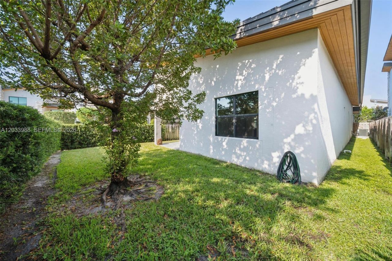 7635 NW 103rd Pl , Doral, FL 33178 Photo