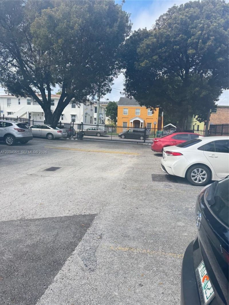 677 SW 9th Ave , Unit 407, Miami, FL 33130 Photo