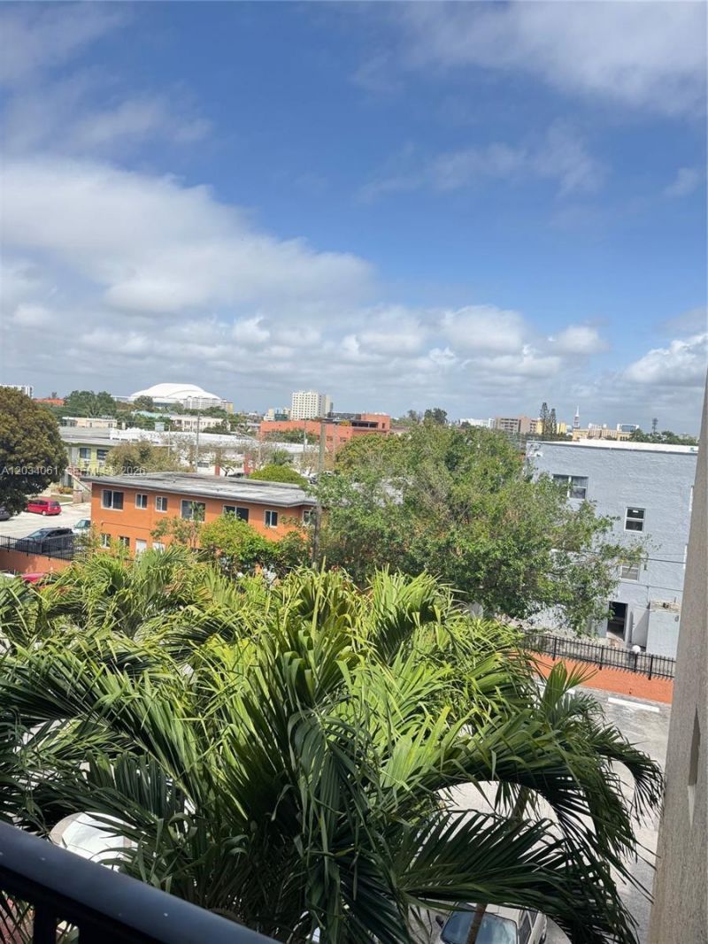 677 SW 9th Ave , Unit 407, Miami, FL 33130 Photo