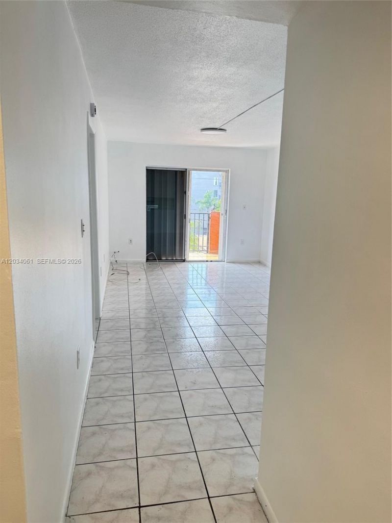 677 SW 9th Ave , Unit 407, Miami, FL 33130 Photo