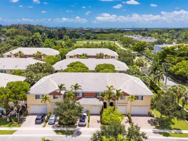 7782 Paddock Pl, Davie, FL 33328