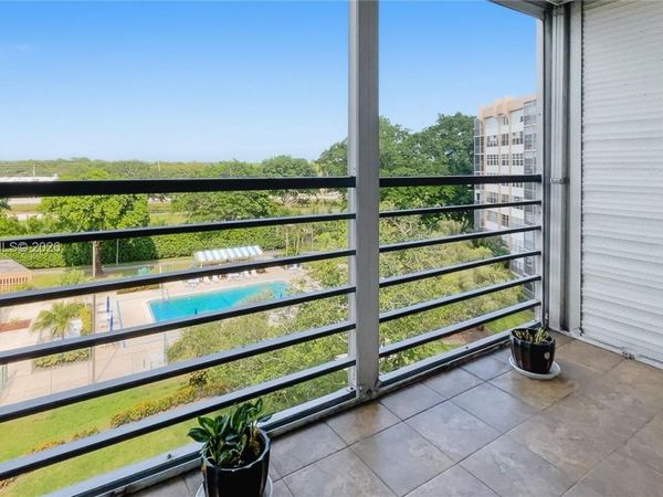 1300 Saint Charles Pl, Unit 620, Pembroke Pines, FL 33026