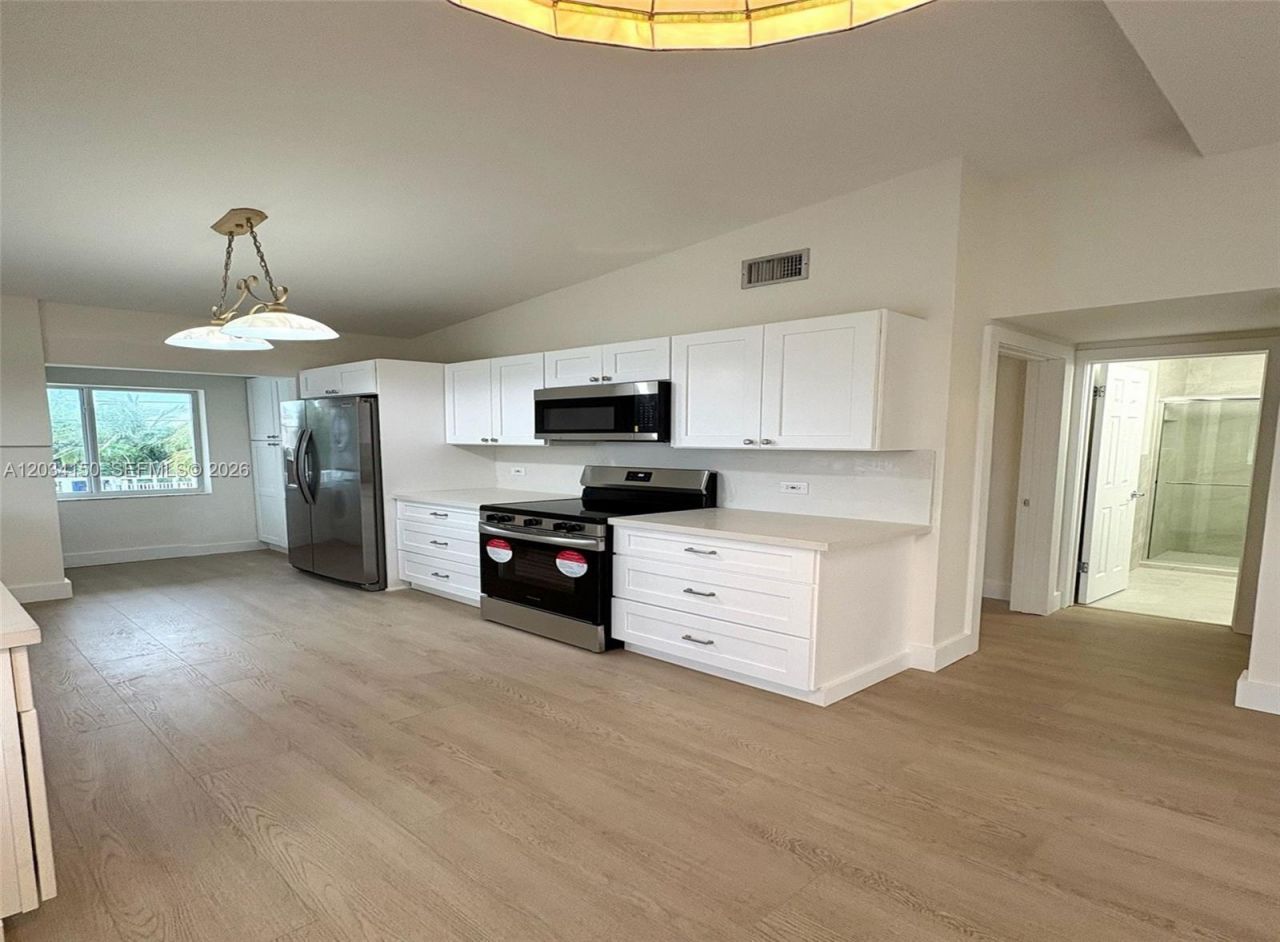 136 Marina Ave , Unit East, Key Largo, FL 33037 Photo