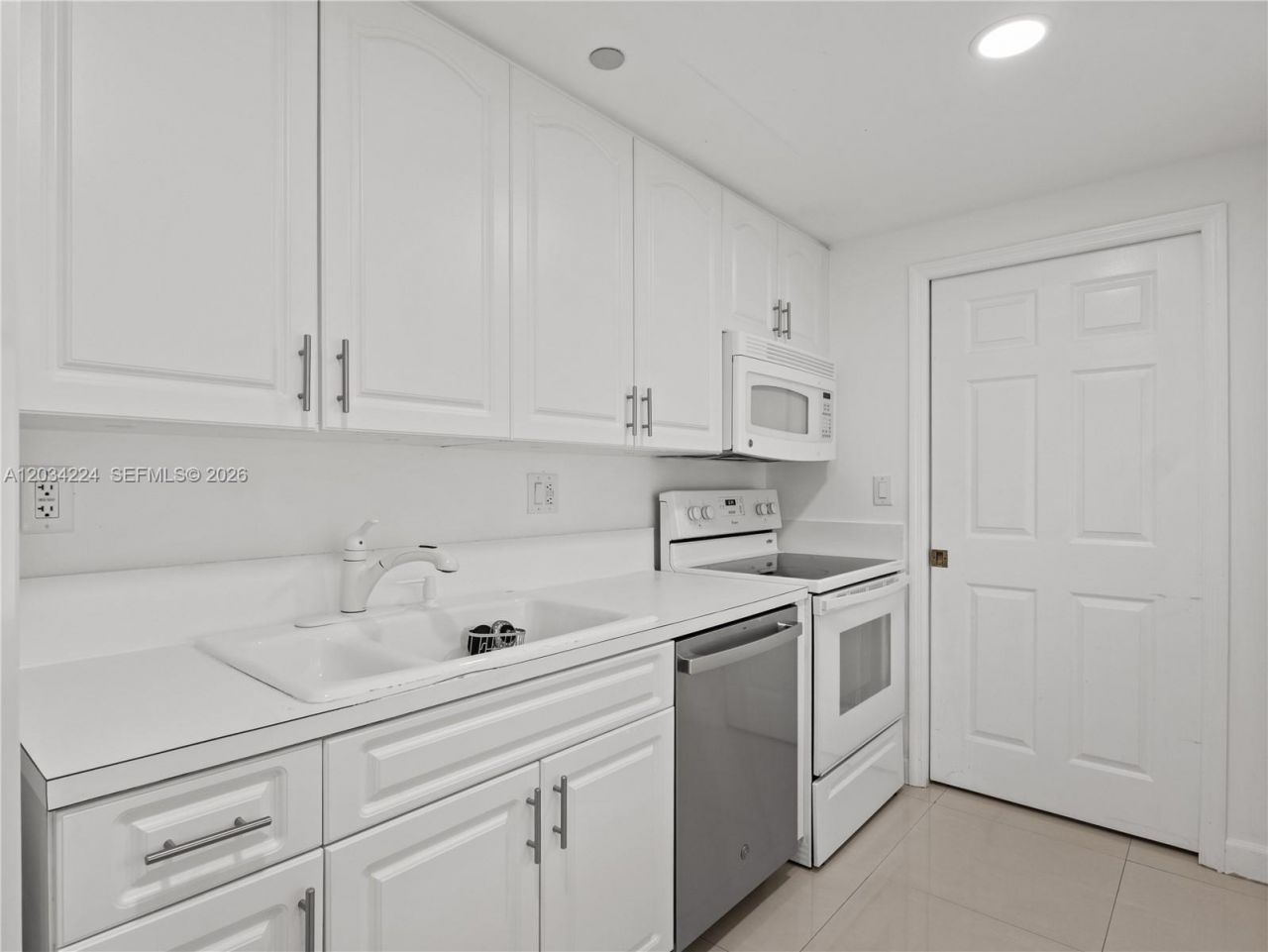 9805 NW 52nd St, Unit 207, Doral, FL 33178 Photo