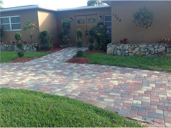 1324 Washington St , Hollywood, FL 33019