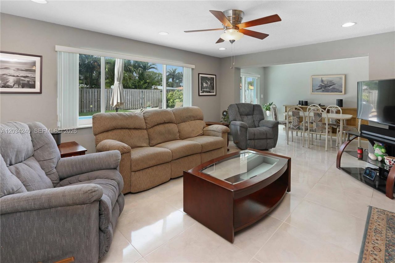 1324 Washington St, Hollywood, FL 33019 Photo