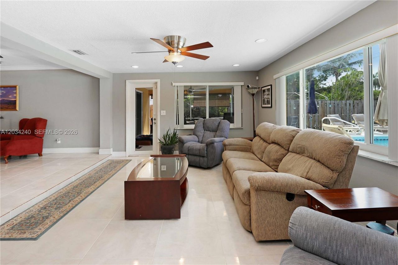 1324 Washington St, Hollywood, FL 33019 Photo
