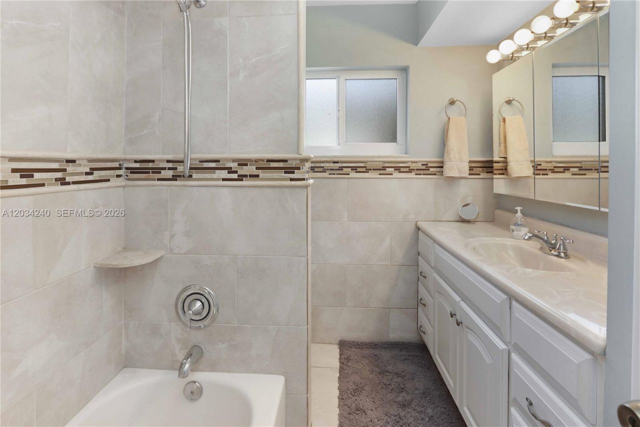 1324 Washington St, Hollywood, FL 33019 Photo