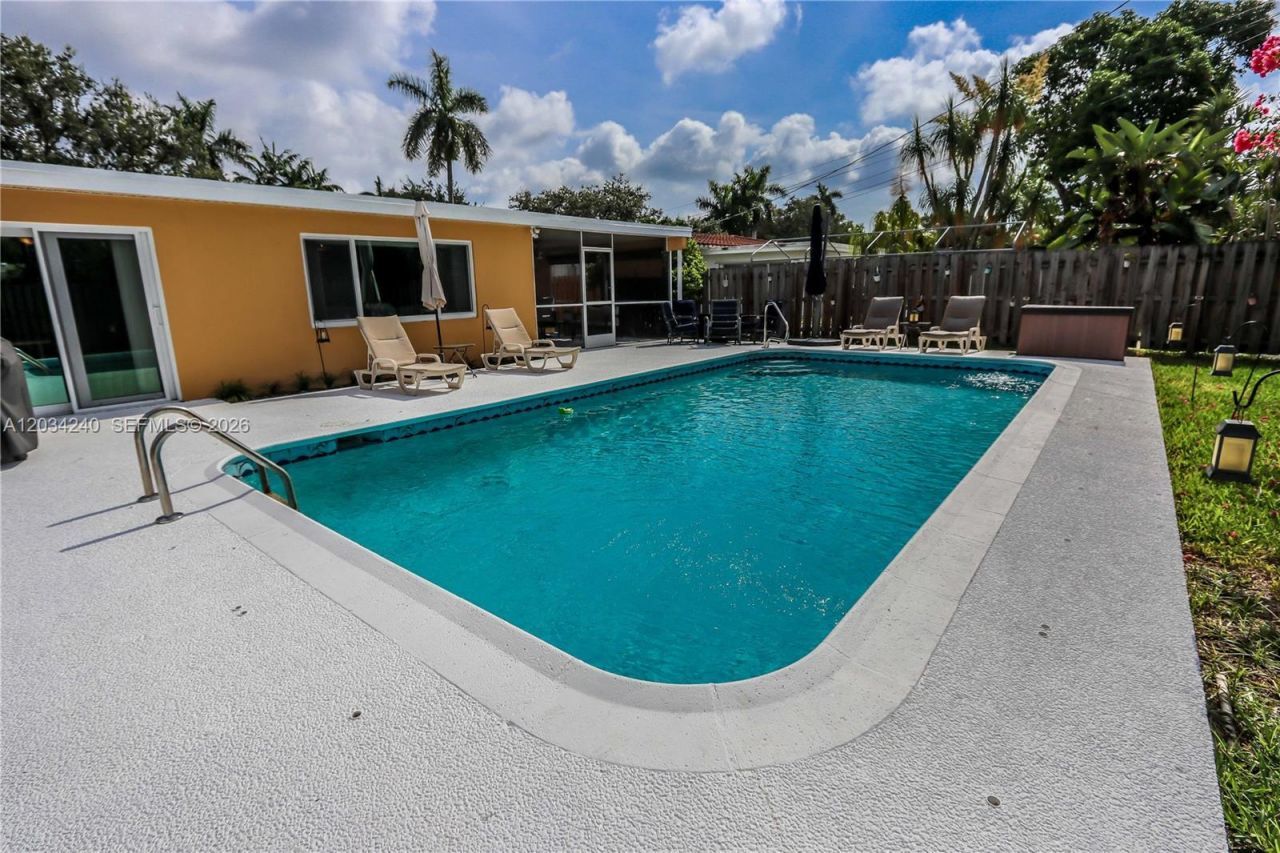 1324 Washington St, Hollywood, FL 33019 Photo