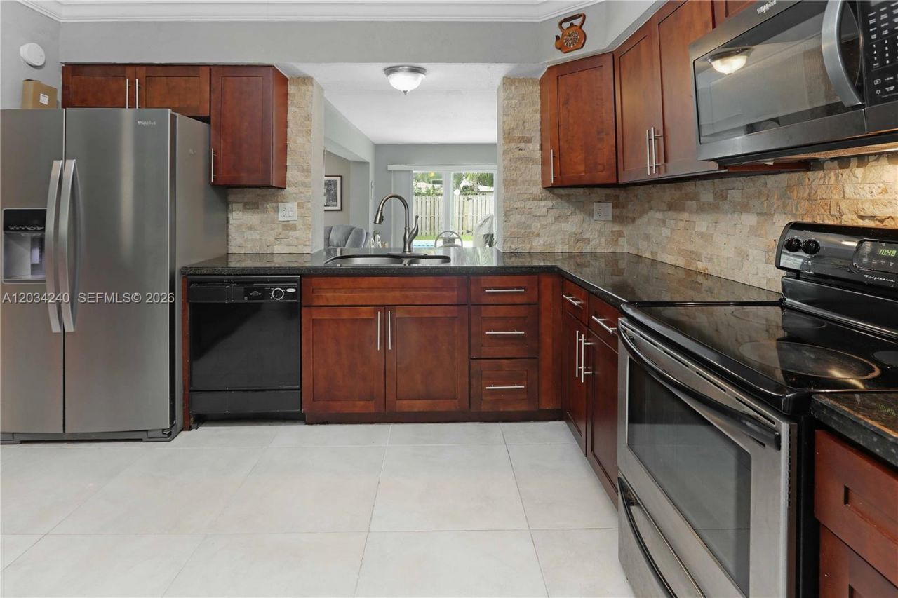1324 Washington St, Hollywood, FL 33019 Photo