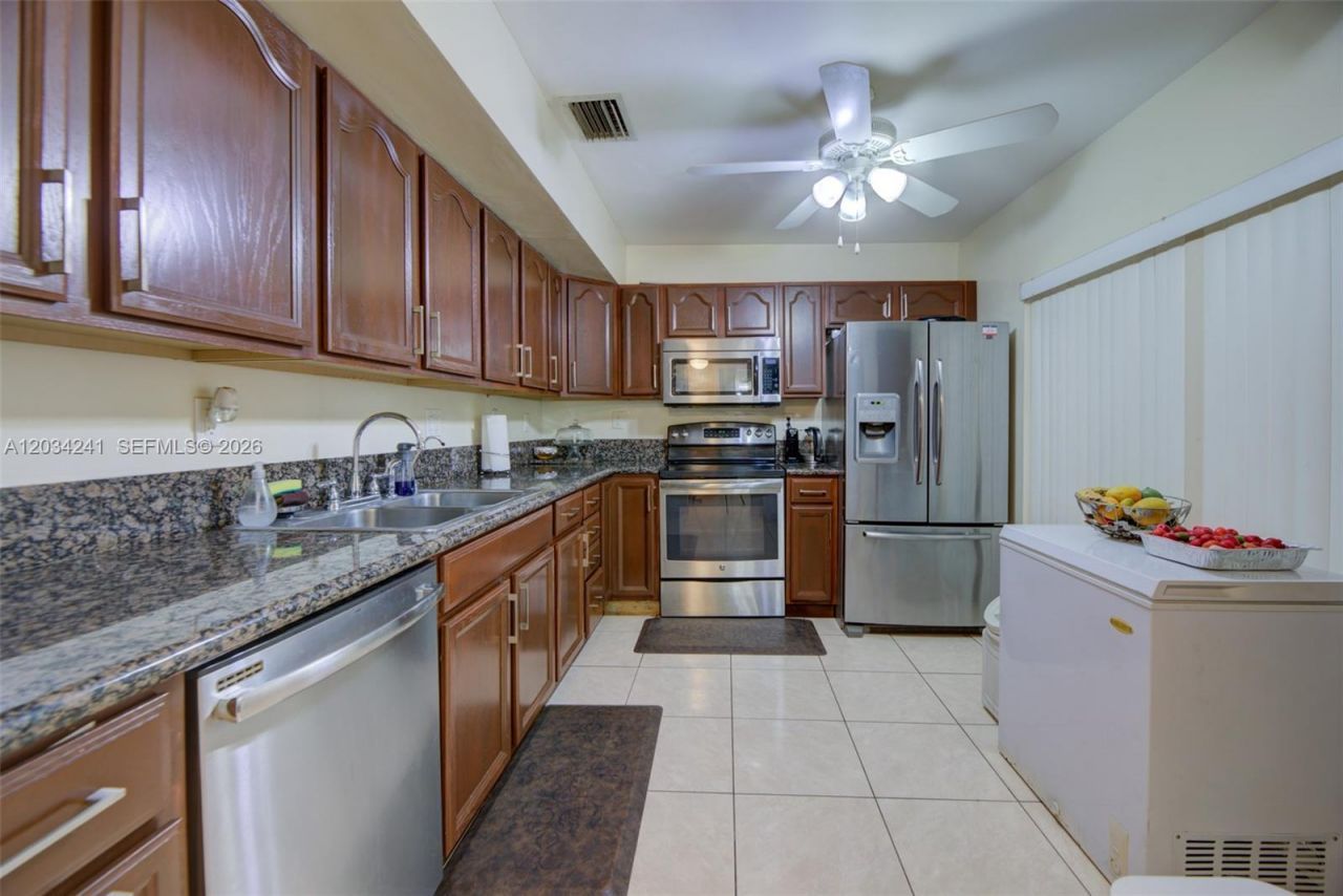 7661 NW 38th Ct , Sunrise, FL 33351 Photo