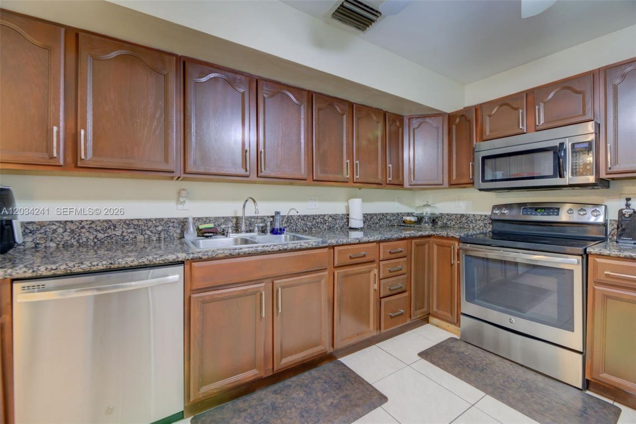 7661 NW 38th Ct , Sunrise, FL 33351 Photo