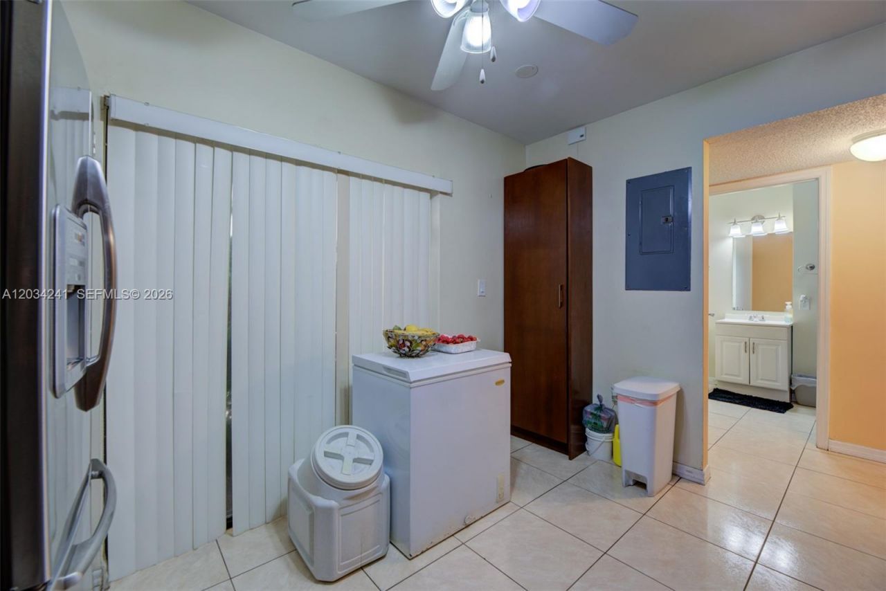 7661 NW 38th Ct , Sunrise, FL 33351 Photo