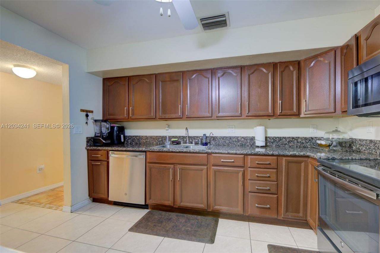 7661 NW 38th Ct , Sunrise, FL 33351 Photo