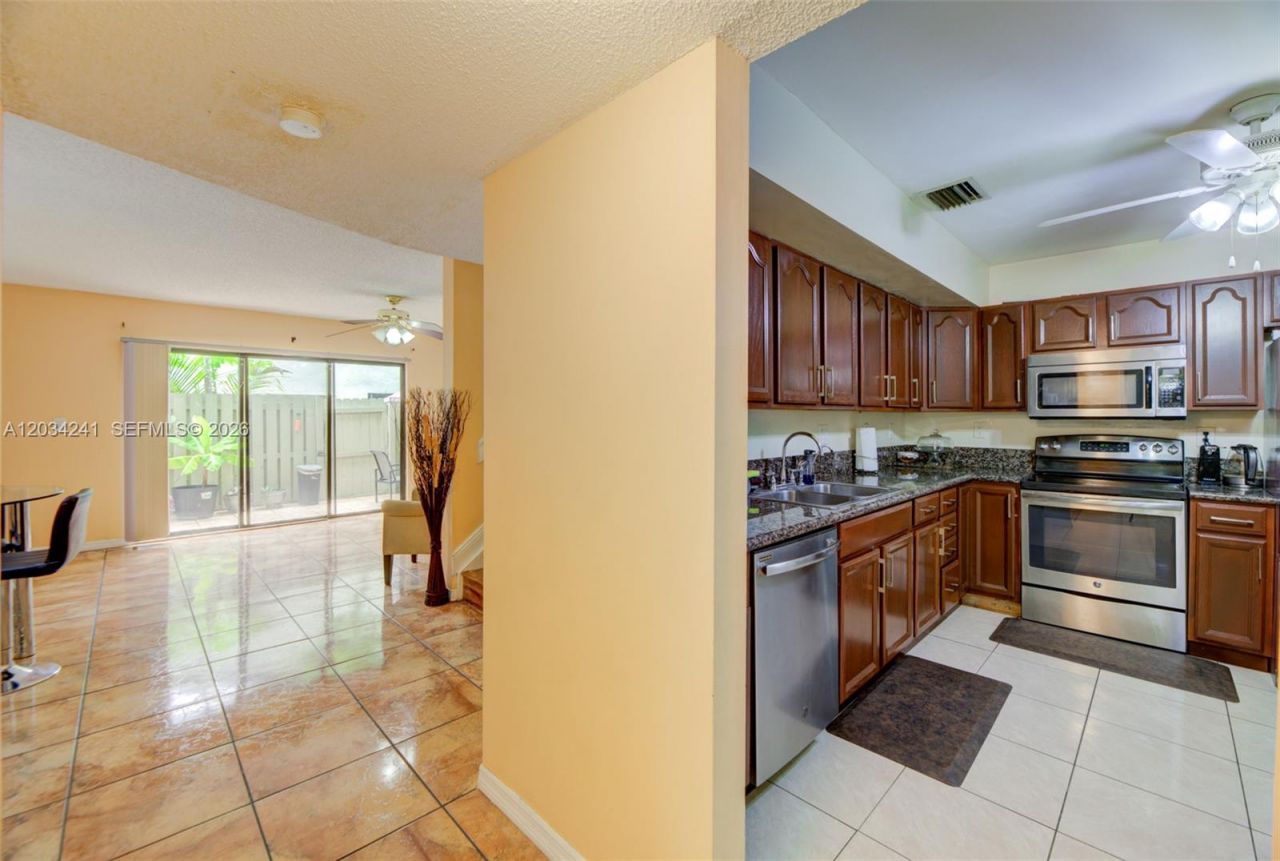 7661 NW 38th Ct , Sunrise, FL 33351 Photo