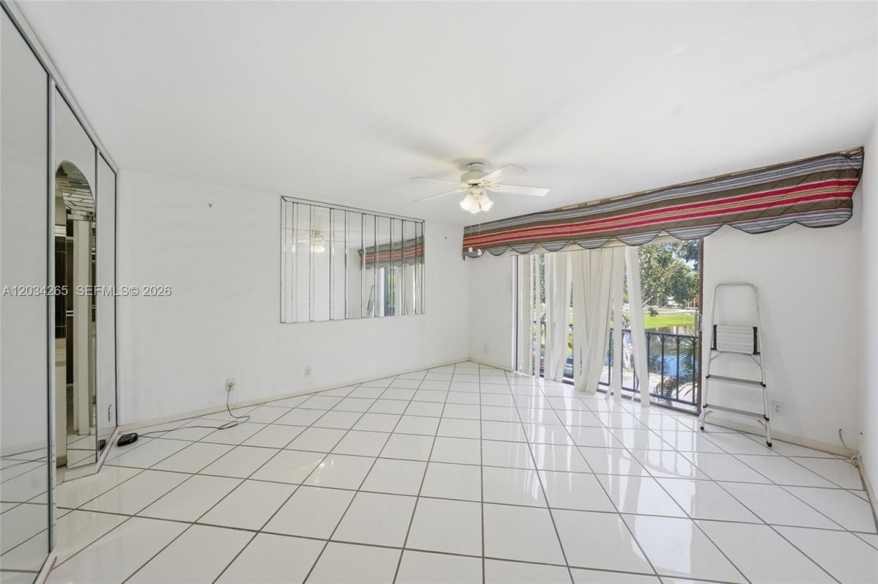 6010 S Falls Cir Dr , Unit 323, Lauderhill, FL 33319 Photo