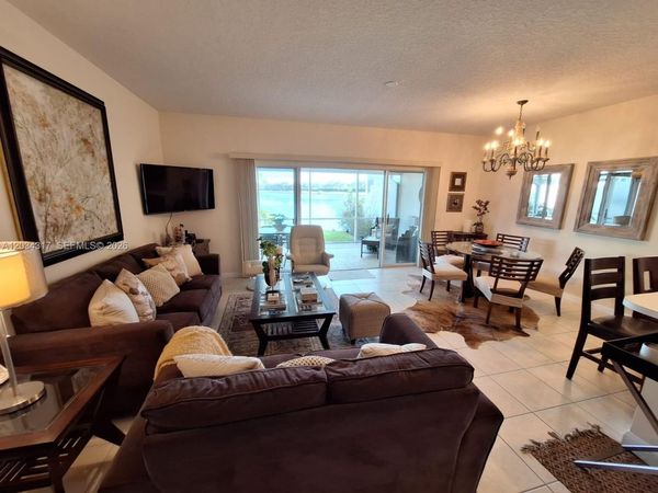 2104 Tigris Dr , West Palm Beach, FL 33411