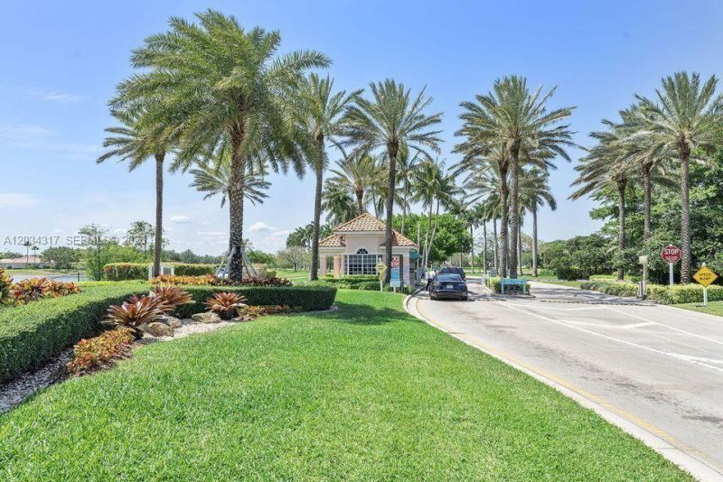2104 Tigris Dr, West Palm Beach, FL 33411 Photo