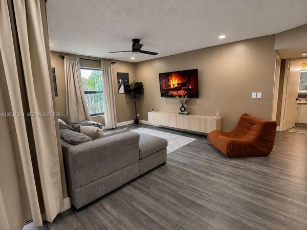 4761 NW 22nd St, Unit 42111, Coconut Creek, FL 33063