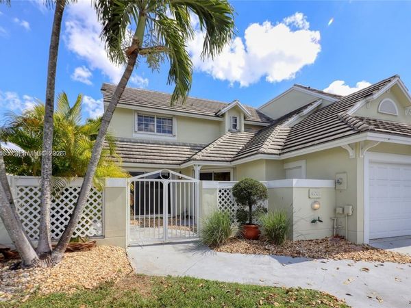 4761 NW 98th Pl , Doral, FL 33178