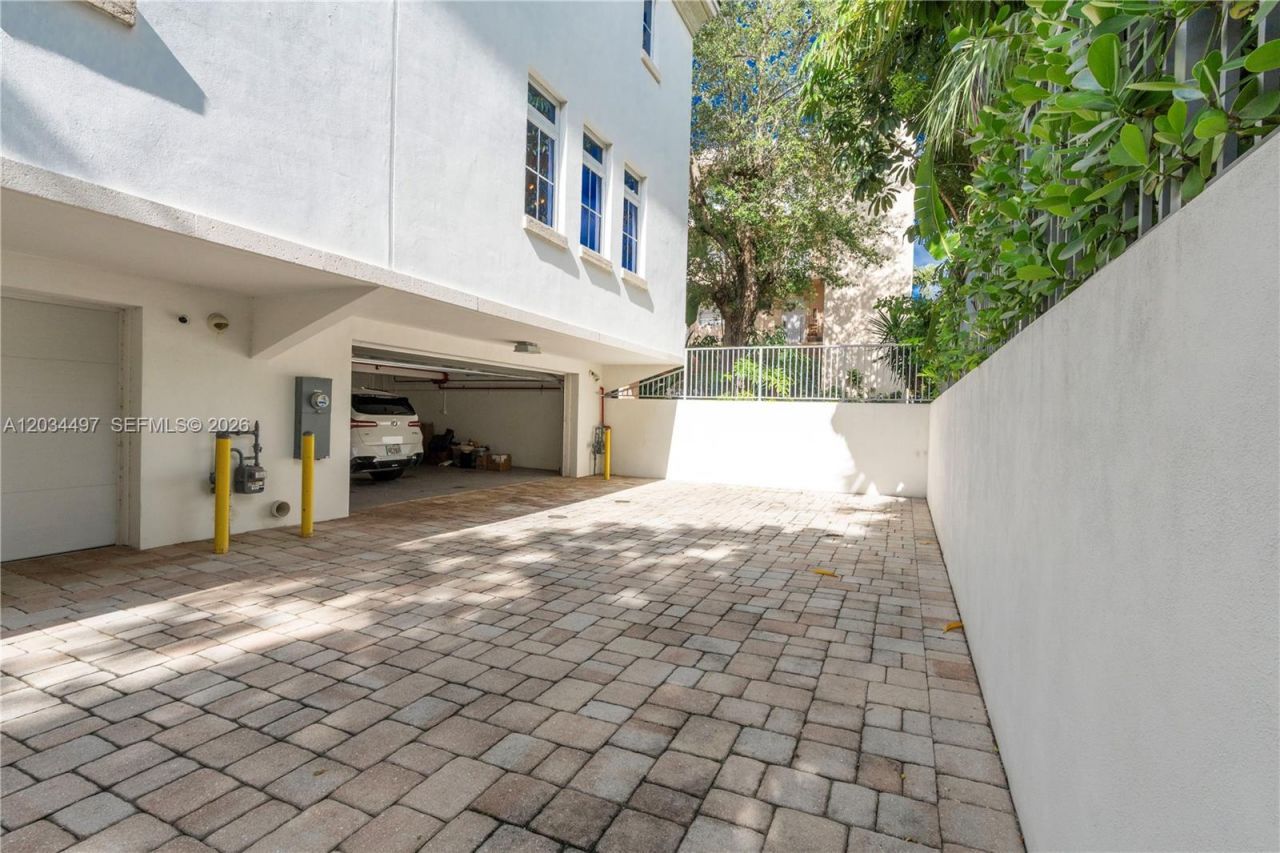 533 Anastasia Ave , Unit 533, Coral Gables, FL 33134 Photo
