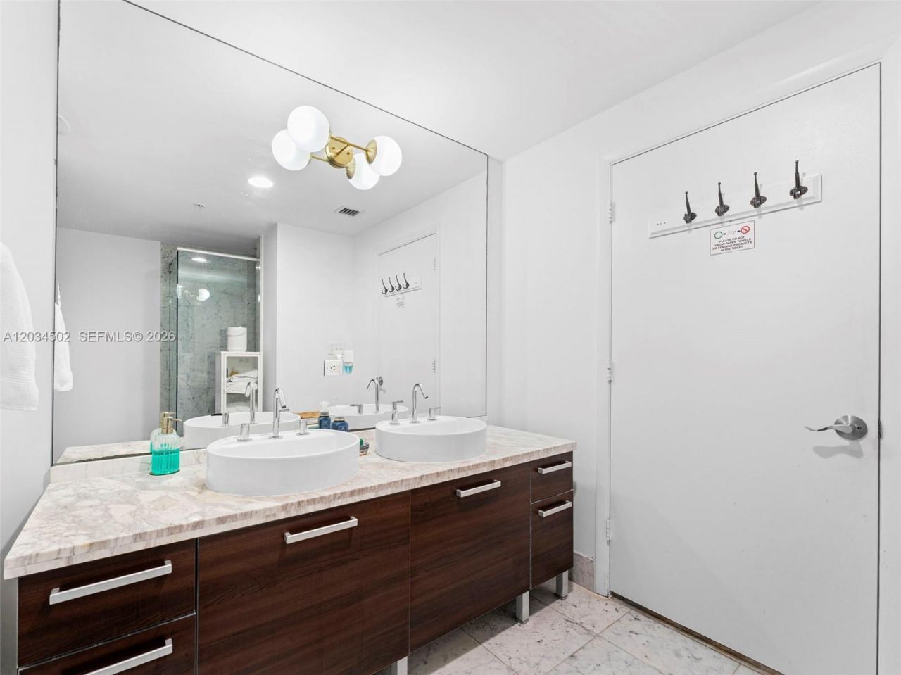 253 NE 2nd St , Unit 1801, Miami, FL 33132 Photo