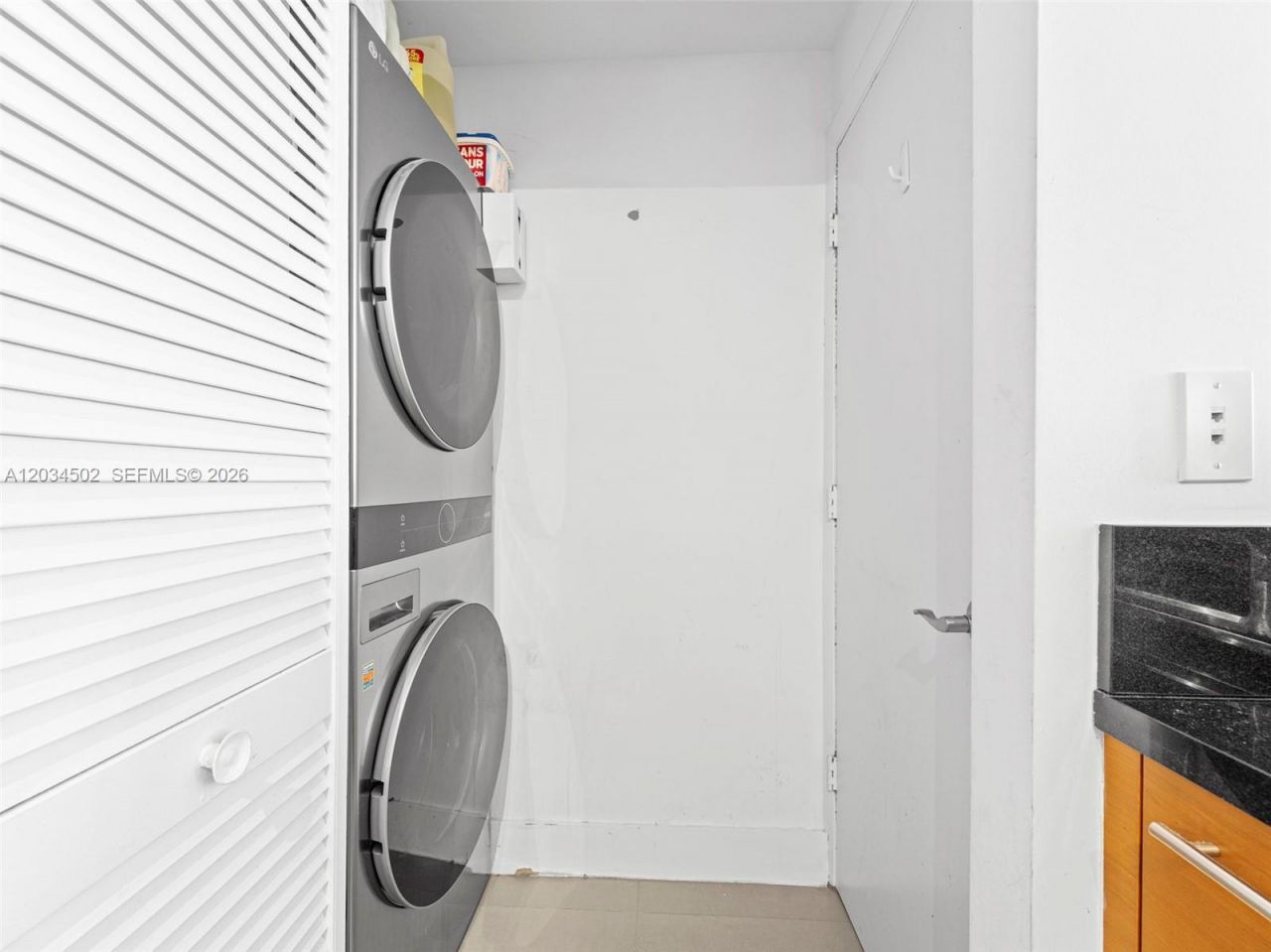 253 NE 2nd St , Unit 1801, Miami, FL 33132 Photo