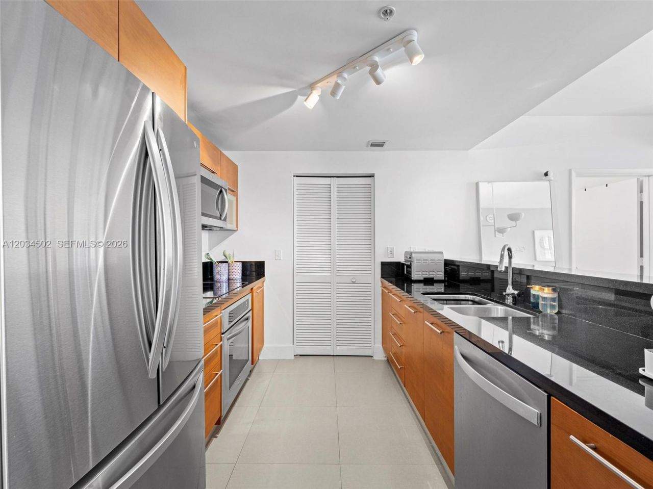 253 NE 2nd St , Unit 1801, Miami, FL 33132 Photo