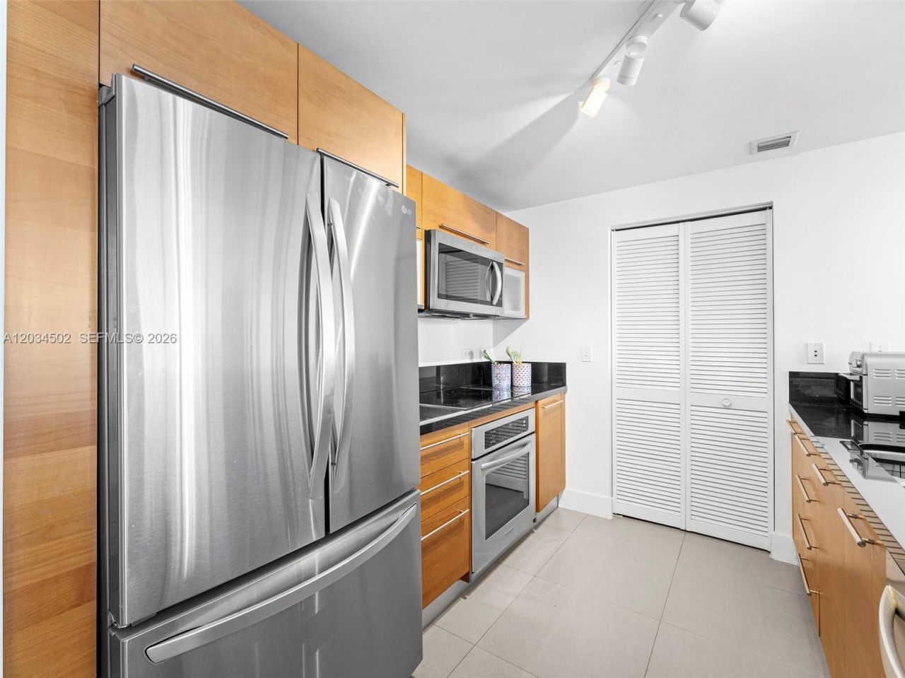 253 NE 2nd St , Unit 1801, Miami, FL 33132 Photo
