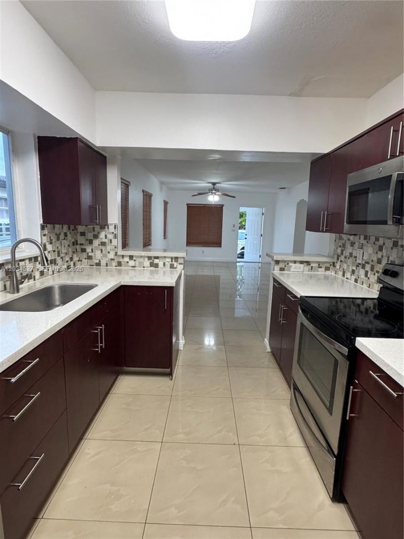 540 Beacom Blvd , Unit 540, Miami, FL 33135 Photo
