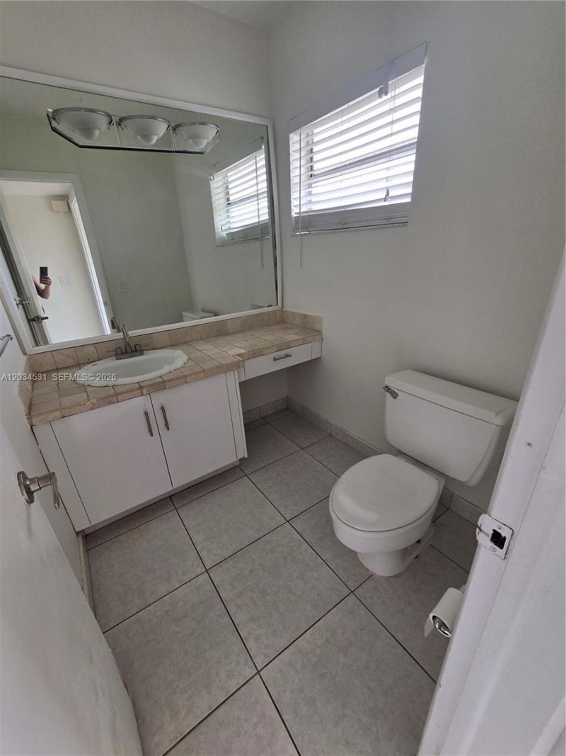 851 NE 14th Ave , Unit 414, Hallandale Beach, FL 33009 Photo